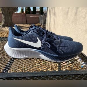Nike Air Zoom Pegasus 37 Men's Navy and White Athletic Shoes